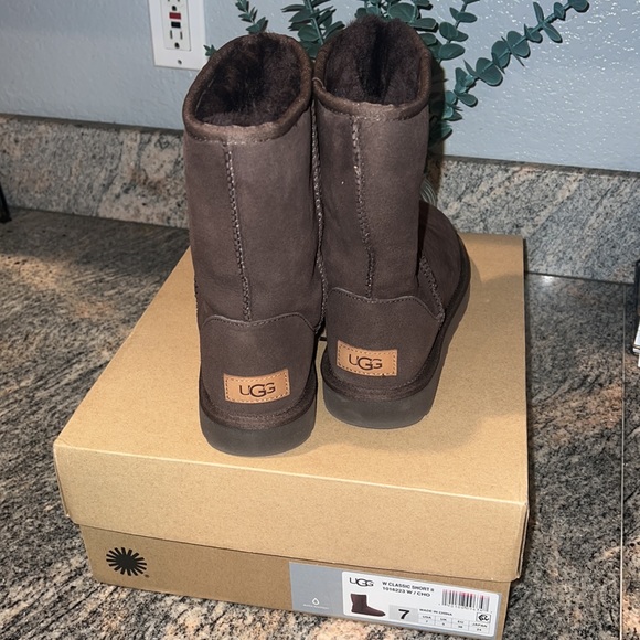 UGG Chocolate Brown Classic Short - Picture 3 of 7